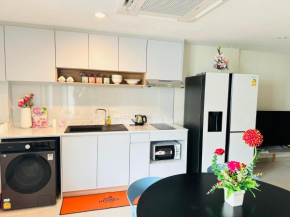 New Ekamai Thonglor Luxury Home near 711, BTS, Mall